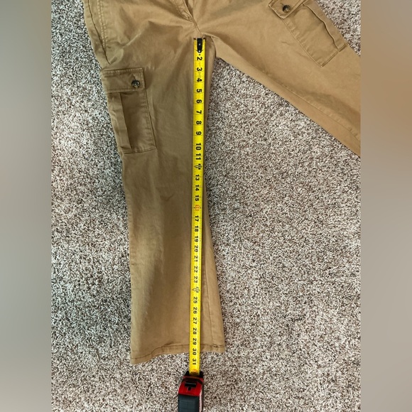 Banana Republic Women’s Tan Cargo Pants - Picture 5 of 6